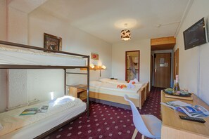 Free WiFi, bed sheets - Hotel Relais Alpin Family Room & Balcony5, Les Mosses, Switzerland (Les Mosses)
