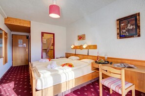 Bed - Hotel Relais Alpin Family Room & Balcony2 130, Les Mosses, Switzerland (Les Mosses)
