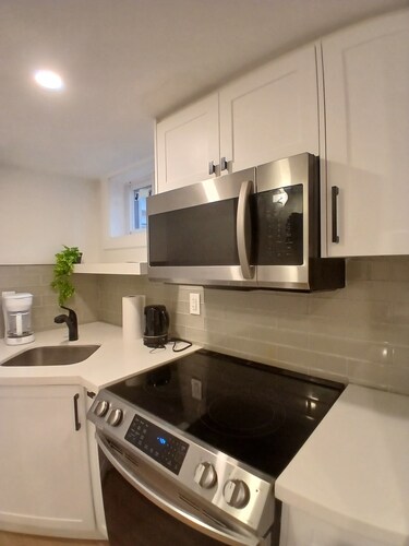 Whitby 2BR escape l Near Thermea spa l Iroquois sport centre l 401 l Downtown 