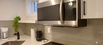 Whitby 2BR escape l Near Thermea spa l Iroquois sport centre l 401 l Downtown 