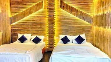 Superior Quadruple Room | Bathroom | Free toiletries, towels, soap, shampoo