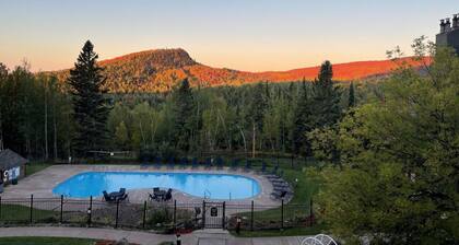 North Shore Knotty Loft | Ski-In/Ski-Out | Hot Tub