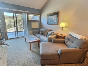 TV, fireplace, table tennis - North Shore Knotty Loft | Ski-In/Ski-Out | Hot Tub (Lutsen)