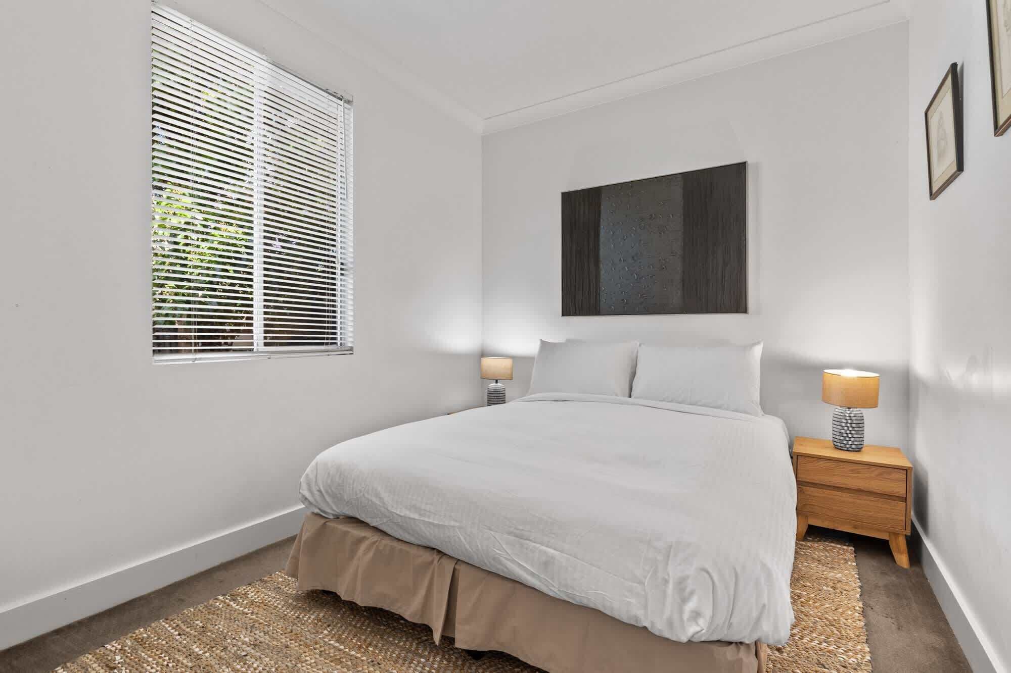 Desk, WiFi, bed sheets