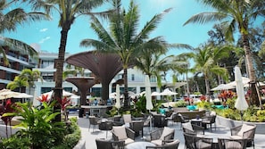 Outdoor dining - Kora Beachfront 240 One Bedroom Apartment Phuket (Choeng Thale)