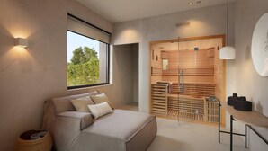 Ein modernes Schlafzimmer mit großem Fenster, einem Bett, einer Holzsauna und einem kleinen Tisch.