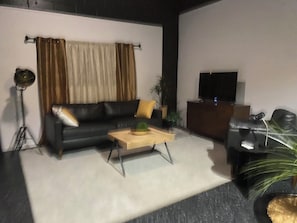 Smart-tv och eldstad