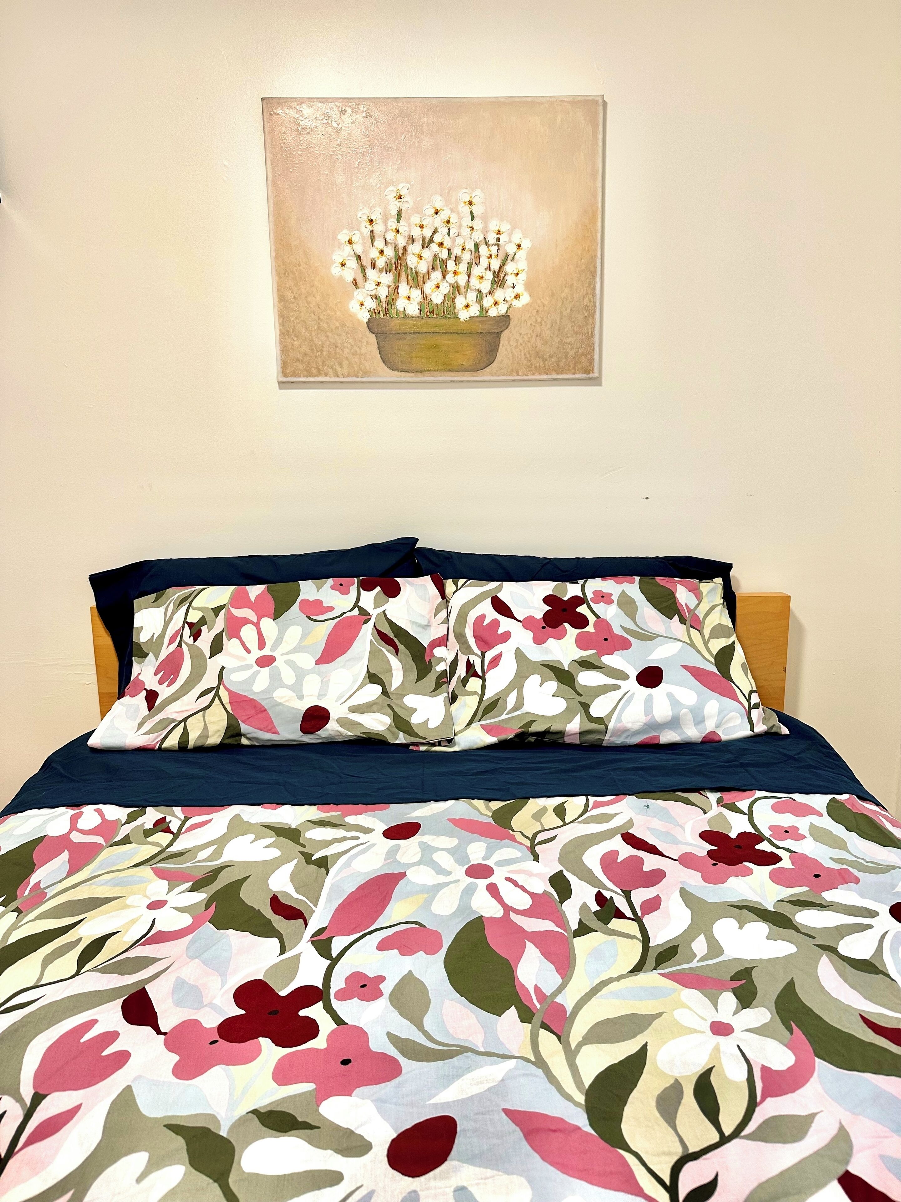 Iron/ironing board, free WiFi, bed sheets