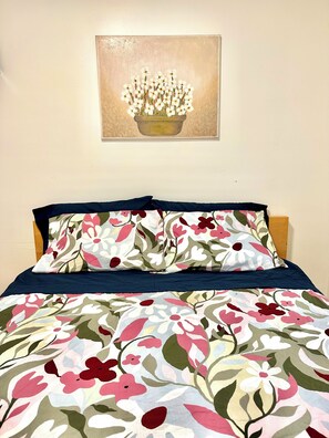 Iron/ironing board, free WiFi, bed sheets