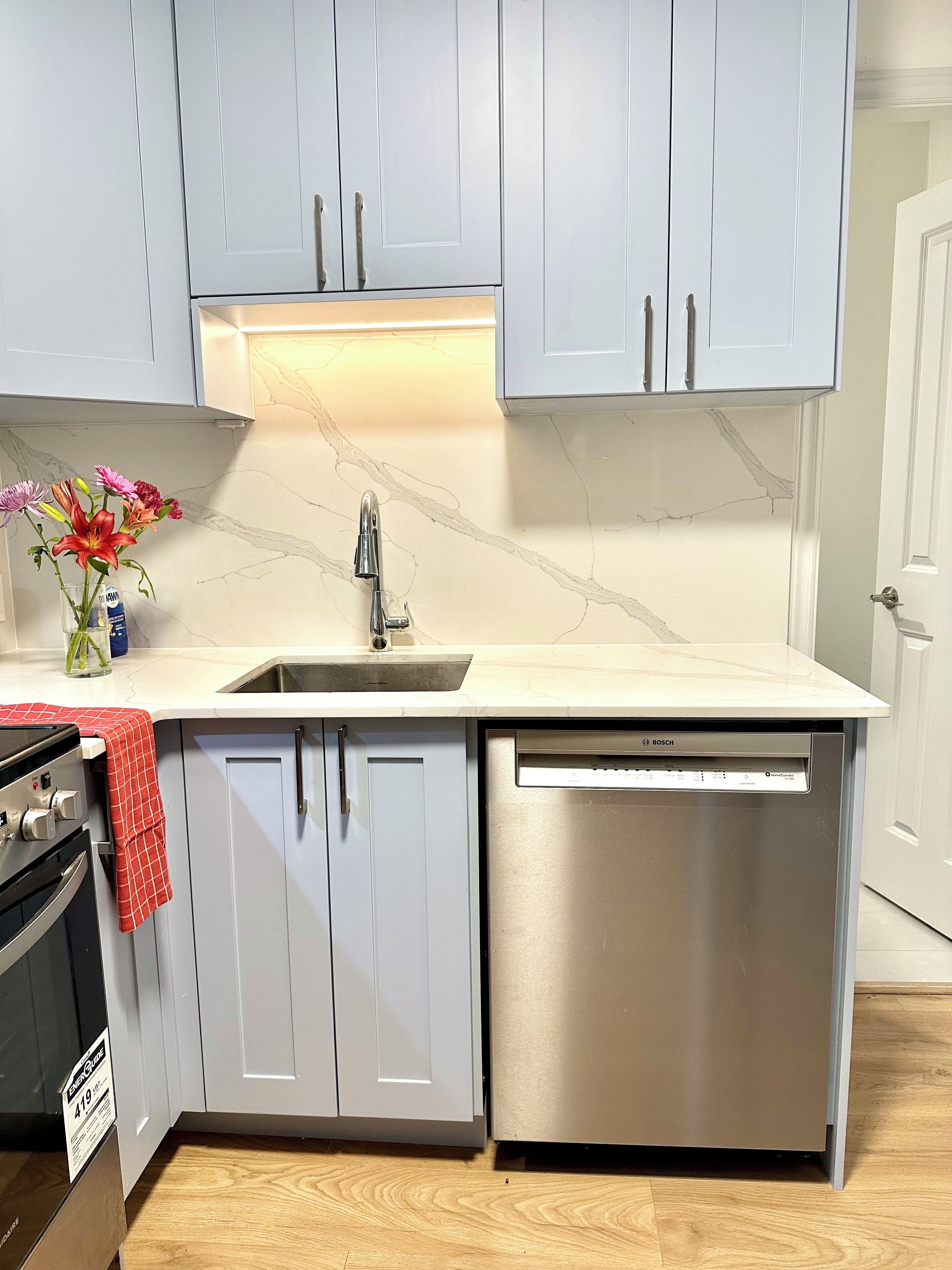 Fridge, microwave, stovetop, dishwasher