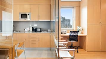 Réfrigérateur, micro-ondes, four, lave-vaisselle