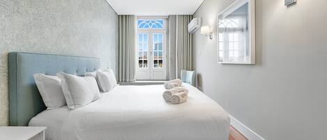 2 bedrooms, iron/ironing board, Internet, bed sheets