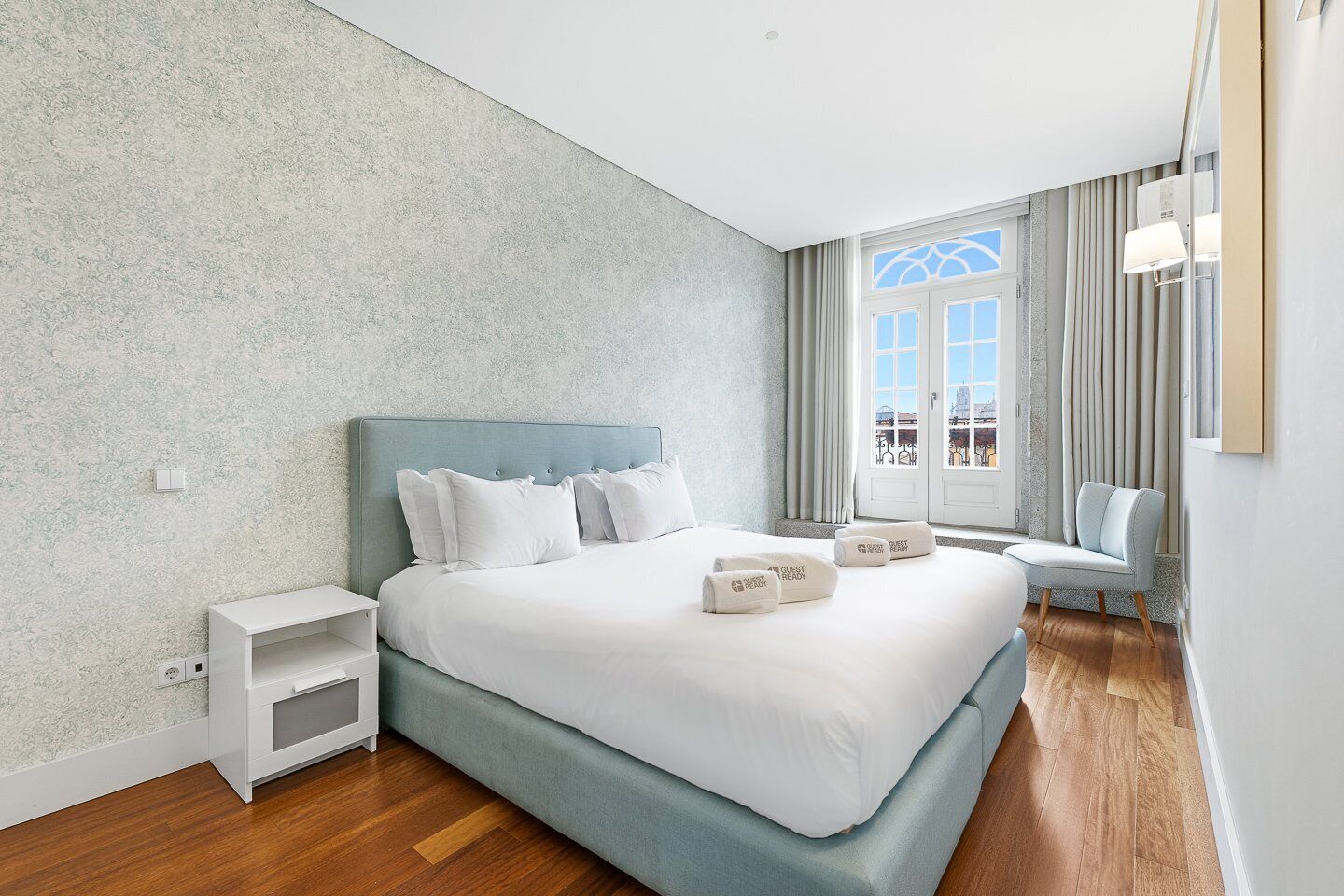 Iron/ironing board, internet, bed sheets