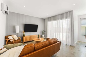Living area - Little Bich Retreats - Governors 01 (Glamorgan-Spring Bay)