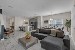 Living area - Three Themed Worlds. One Unforgettable Family Stay. (Kissimmee)