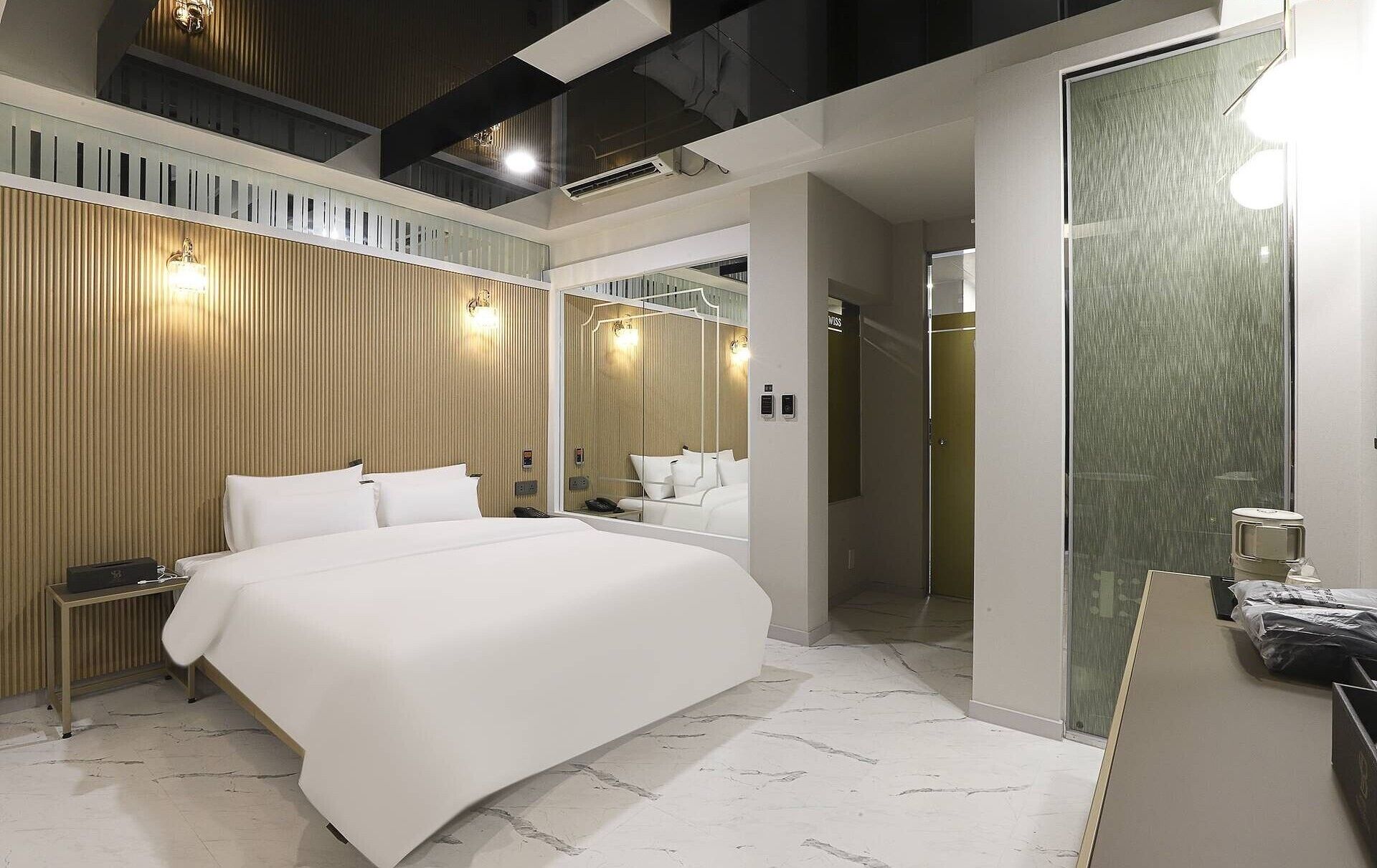 Quarto casal luxo, vista para a cidade | Escrivaninha, Wi-Fi de cortesia