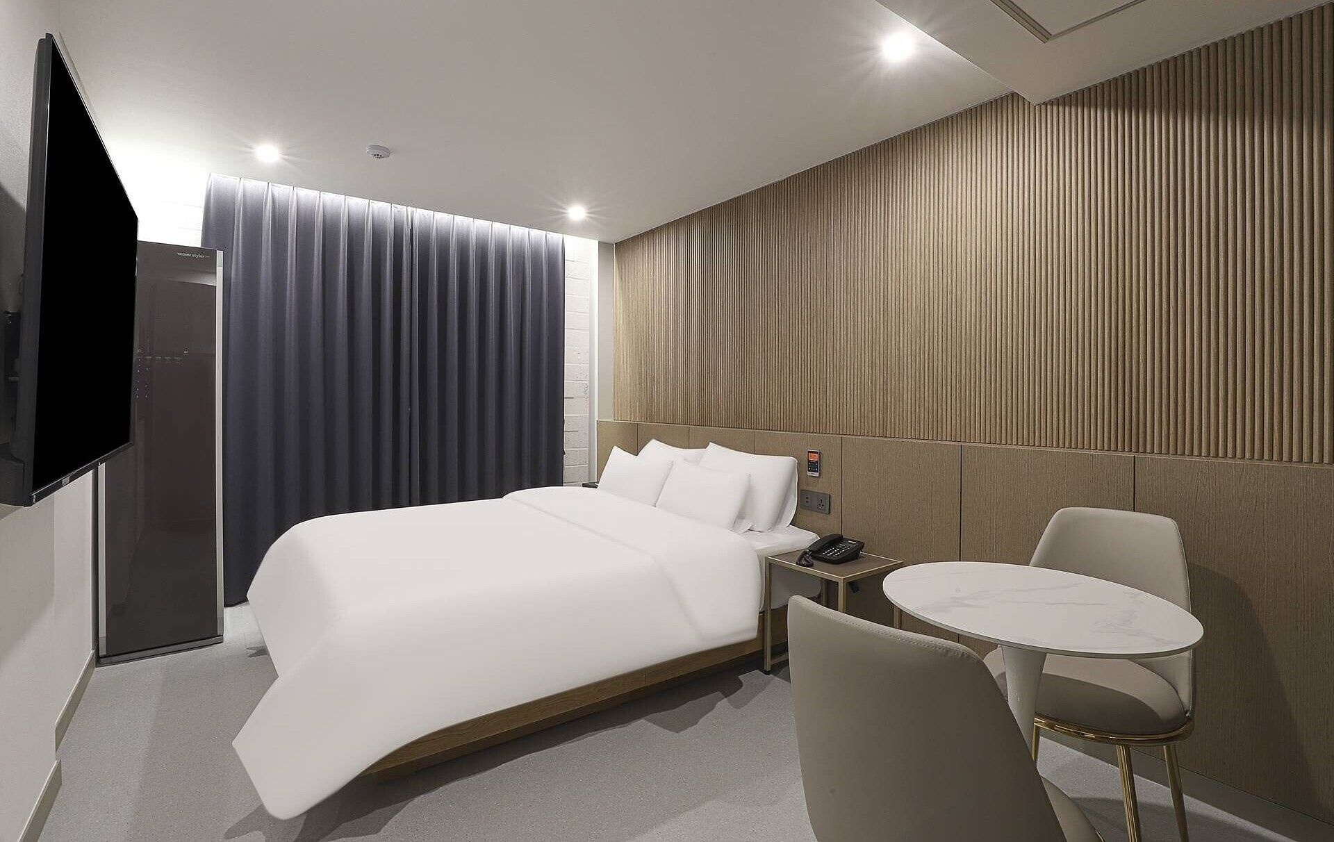 Quarto casal standard, vista para a cidade | Escrivaninha, Wi-Fi de cortesia