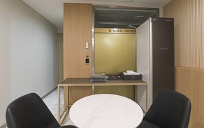 Habitació doble estàndard, vistes a la ciutat | Escriptori i wifi gratuïta 