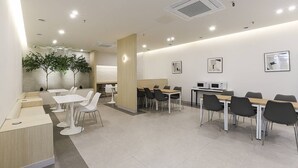 Free buffet breakfast on weekdays - Swissbella Hotel (Pohang)