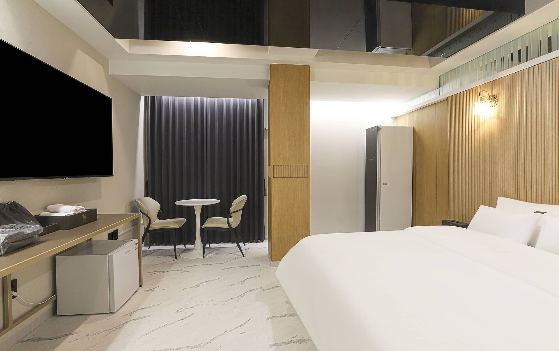 Habitación doble Deluxe, vista a la ciudad | Escritorio y wifi gratis 