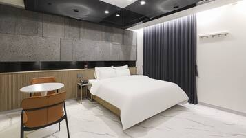 Deluxe Double Room, City View | Desk, free WiFi