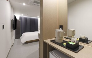 Quarto casal standard, vista para a cidade | Escrivaninha, Wi-Fi de cortesia