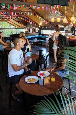 Free daily buffet breakfast - Gili Beach Bum Hostel (Gili Trawangan)