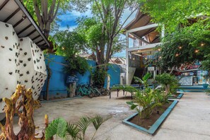 Exterior - Gili Beach Bum Hostel (West Nusa Tenggara)