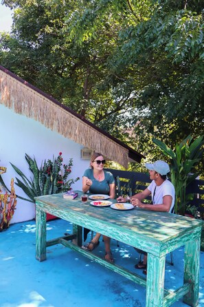 Free daily buffet breakfast - Gili Beach Bum Hostel (Gili Trawangan)