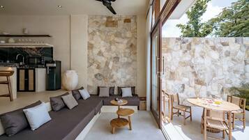 Biệt thự, 3 phòng ngủ, sân hiên, quang cảnh hồ bơi | Khu phòng khách