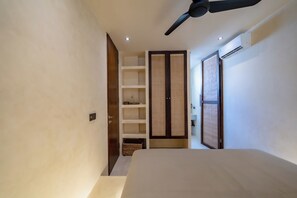 Villa, 3 Schlafzimmer, Terrasse, Poolblick | Schreibtisch, kostenloses WLAN, Bettwäsche