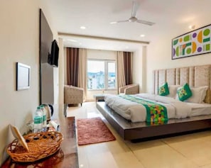 豪華三人房 | 書桌、免費無線上網