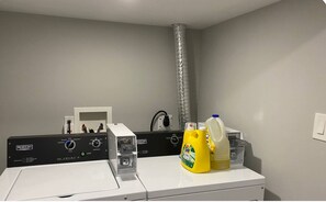 Interior - Cozy 1-bedroom lookout basement unit with large windows - close to STC (Toronto)