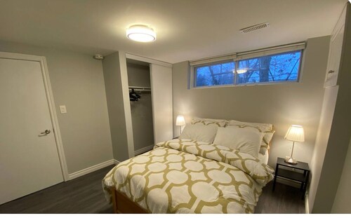 Cozy 1-bedroom lookout basement unit with large windows - close to STC