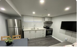Private kitchen - Cozy 1-bedroom lookout basement unit with large windows - close to STC (Toronto)