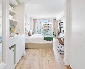 Superior Studio, Ocean View | Living area | 55-inch Smart TV with digital channels - Arya Residences & Suites (Miami)