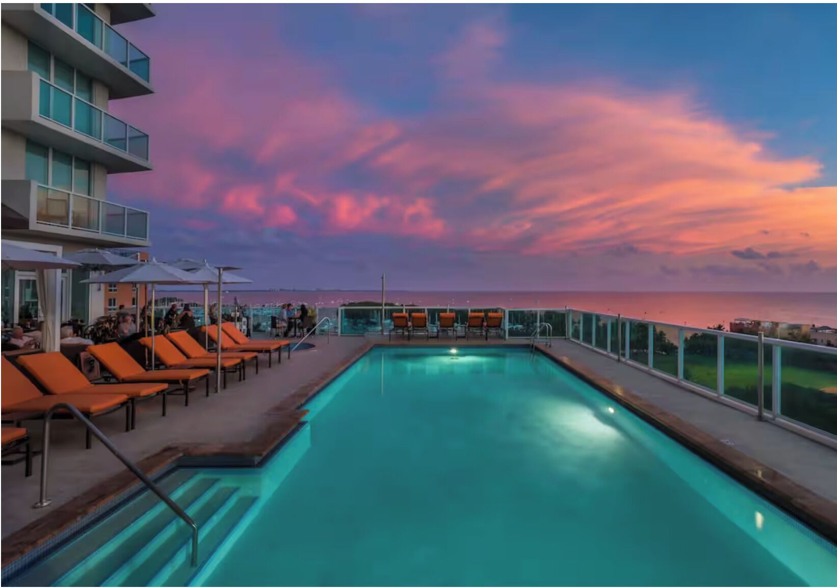 Hồ bơi ngoài trời 