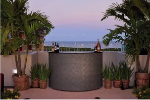 Bar (on property) - Arya Residences & Suites (Miami)