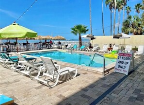 Outdoor pool, a heated pool - Studio King Sunset at Beso Del Sol with Pool & Hot Tub (Dunedin)
