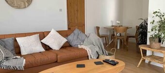Penhriw Apartment, Nebo – A Warm, Dog-Friendly Seaside Retreat by the Coast