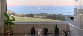 Y Ddwylan Apartment Nebo – Dog-Friendly Coastal Retreat with 2 Bedrooms