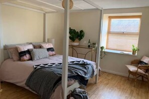 WiFi, bed sheets - Y Ddwylan Apartment Nebo – Dog-Friendly Coastal Retreat with 2 Bedrooms (Wales)
