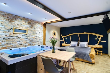 Iron/ironing board, free WiFi. Loft Toy - Sensual Experience & Private Spa