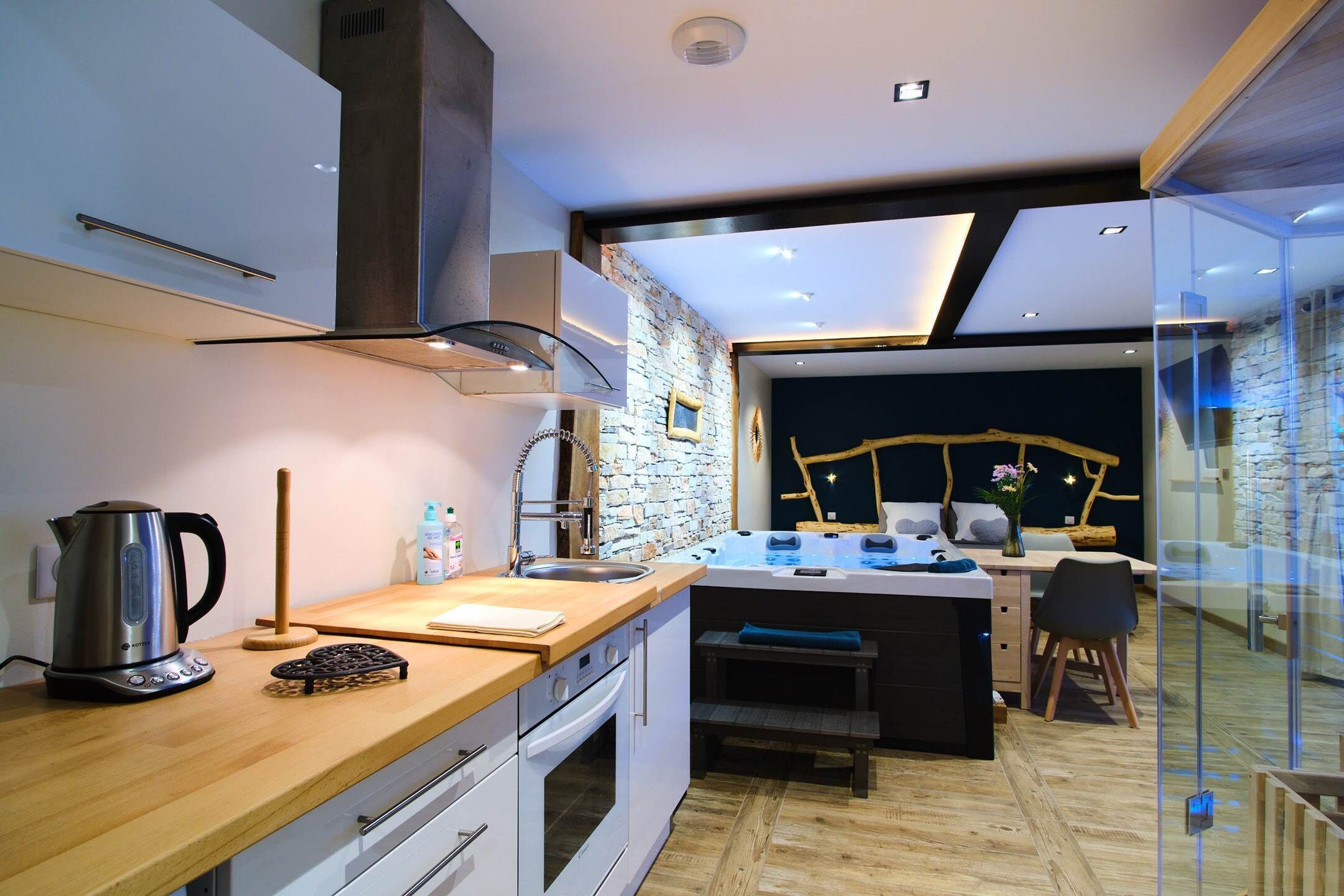 Réfrigérateur, micro-ondes, four, cafetière/bouilloire