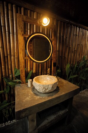 Suite estudio tradicional, piscina privada | Baño