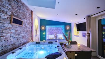 Iron/ironing board, free WiFi