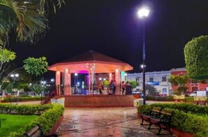 Property grounds - Nice 3-bedroom house and 3 bathrooms with AC, Wify, Garage, in charming Ticul. (Ticul)