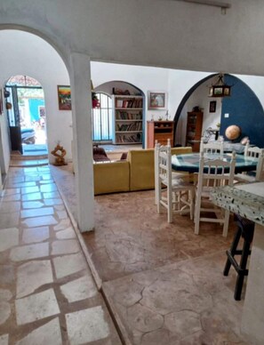 Interior - Nice 3-bedroom house and 3 bathrooms with AC, Wify, Garage, in charming Ticul. (Ticul)
