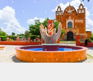 Property grounds - Nice 3-bedroom house and 3 bathrooms with AC, Wify, Garage, in charming Ticul. (Ticul)