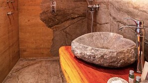 A modern bathroom with a stone shower, a wooden vanity, and a large mirror. - Loft Bisous Sucré - Romantic Suite & Private Jacuzzi (CARSPACH)